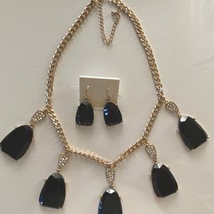 Set of Necklace and Earrings black
